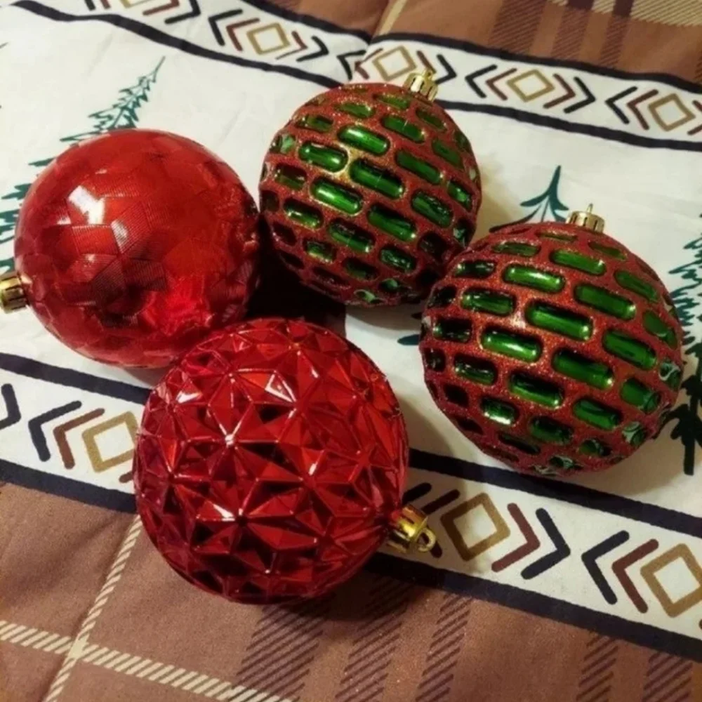 EXTRA LARGE CHRISTMAS BALL ORNAMENTS 4 + 2 BONUS = 6 TOTAL NWOT*